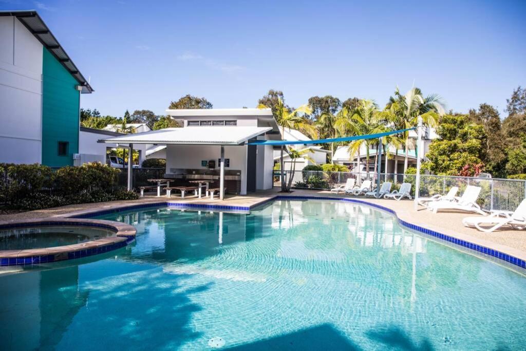2 Bedroom Ground Level Villa In Tropical 4* Resort Noosaville Eksteriør billede